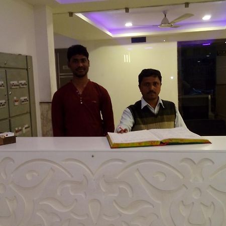 Hotel Grand Shyam- In Front Of New Delhi Railway Station-Couple Friendly 뉴델리 외부 사진