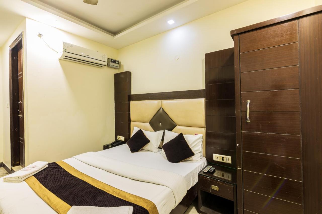 Hotel Grand Shyam- In Front Of New Delhi Railway Station-Couple Friendly 뉴델리 외부 사진