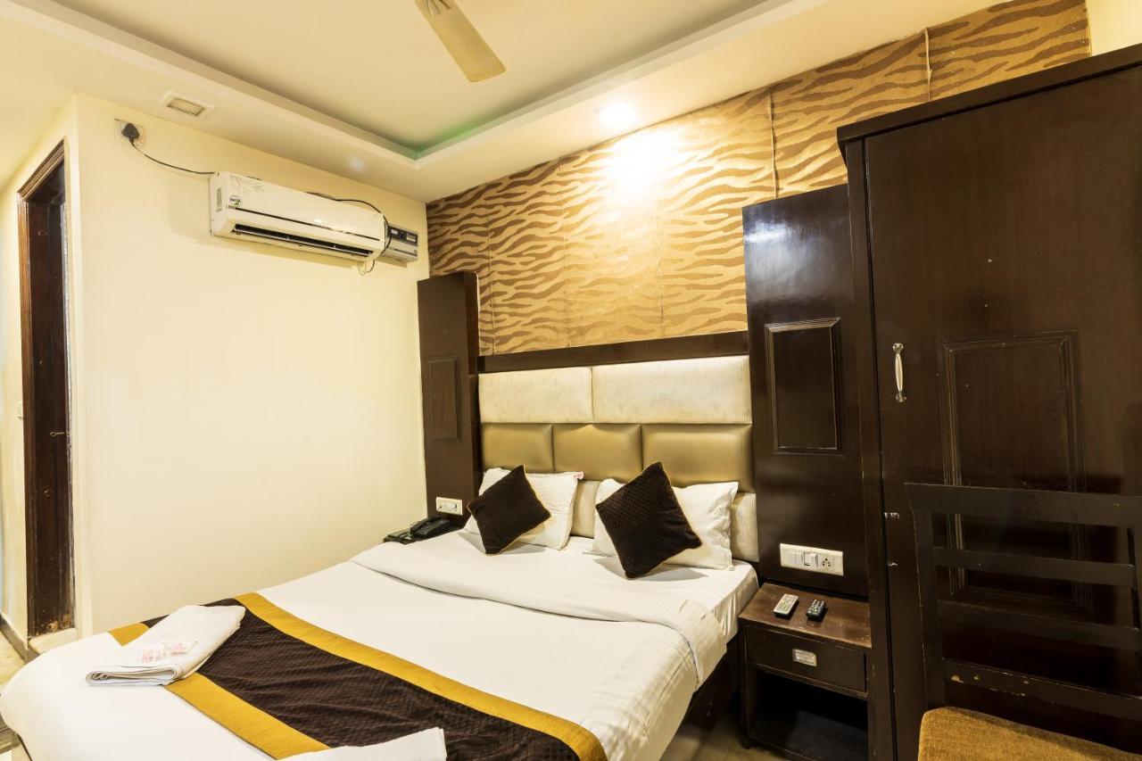 Hotel Grand Shyam- In Front Of New Delhi Railway Station-Couple Friendly 뉴델리 외부 사진