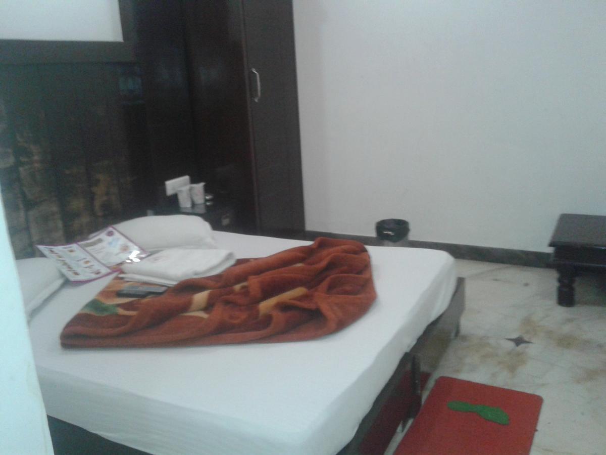 Hotel Grand Shyam- In Front Of New Delhi Railway Station-Couple Friendly 뉴델리 외부 사진