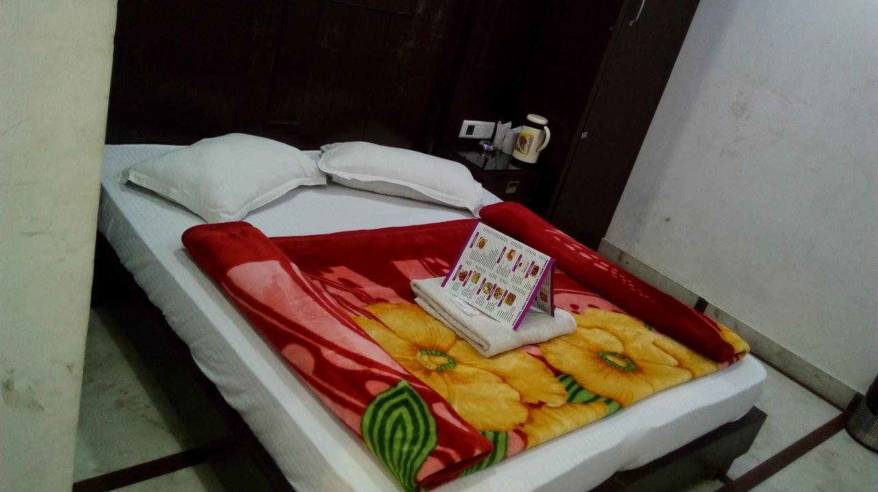 Hotel Grand Shyam- In Front Of New Delhi Railway Station-Couple Friendly 뉴델리 외부 사진