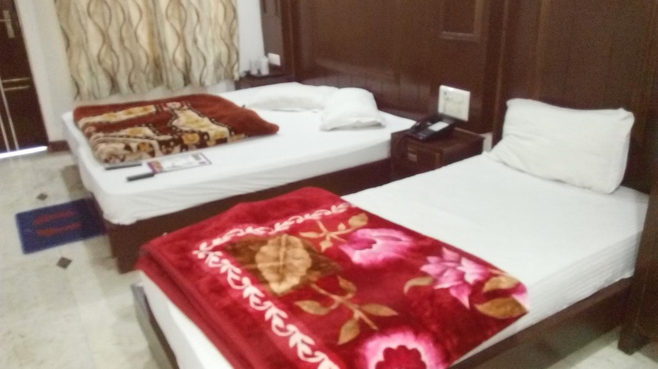 Hotel Grand Shyam- In Front Of New Delhi Railway Station-Couple Friendly 뉴델리 외부 사진